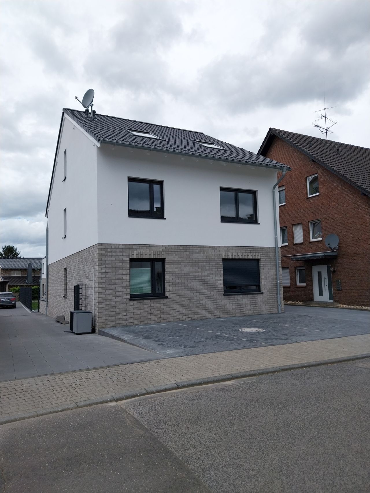 Mehrfamilienhaus mit 4 Wohneinheiten, Köln-Rondorf